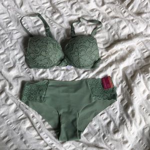 Bra and panty set